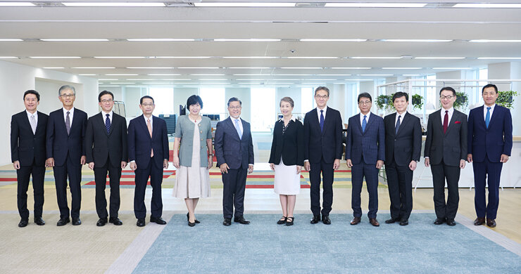 役員の集合写真