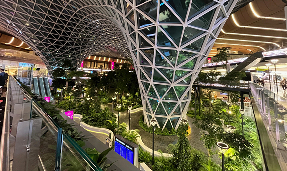 乗り継ぎした中東カタールのドーハ空港